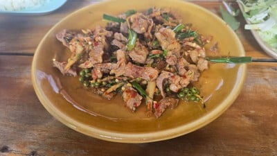 คั่วเนื้อผักชีลาว