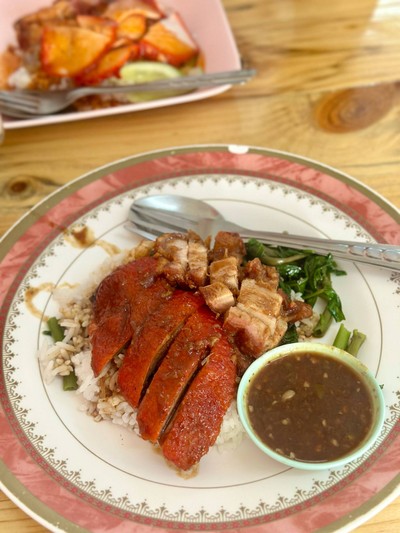 ข้าวหน้าเป็ดย่าง+หมูกรอบ