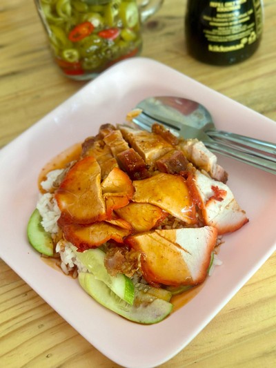 ข้าวหมูแดงหมูกรอบ