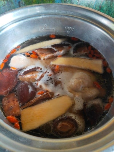ไก่ตุ๋นยาจีน