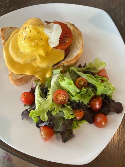Eggs Benedict Toast