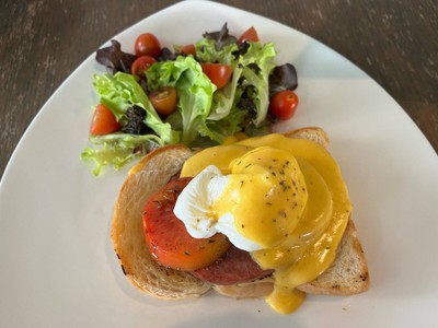 Eggs Benedict Toast
