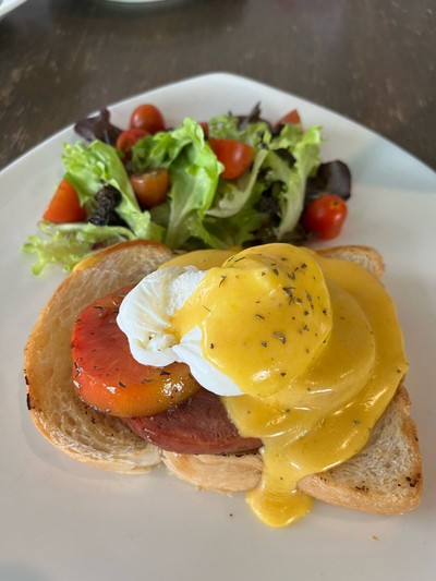 Eggs Benedict Toast