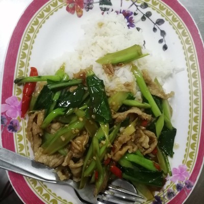 อาหาร หรือ เครื่องดื่ม