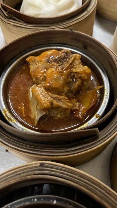 ซี่โครงหมูราดซอส