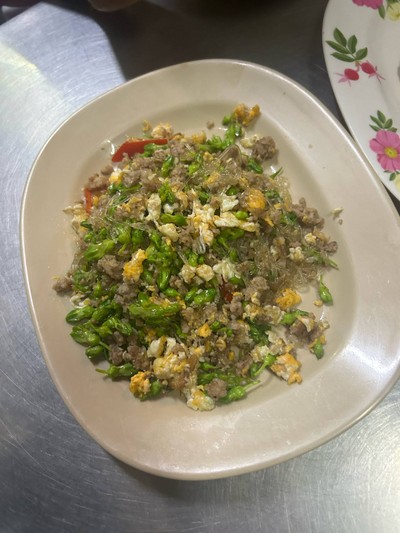 ดอกขจรผัดไข่วุ้นเส้นหมูสับ