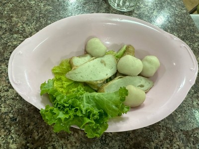 ลูกชิ้นรวมลวก