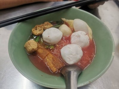 นายฮวด ก๋วยเตี๋ยวลูกชิ้นปลา ทำเอง ซอยพญานาค