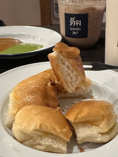 ขนมปังปิ้ง สังขยา ชาไทย