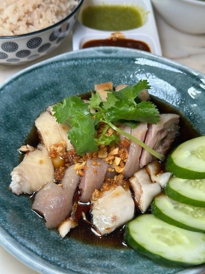 ข้าวมันไก่เบตง จางเจียหยี 張家餘 (Baytong Chicken rice)