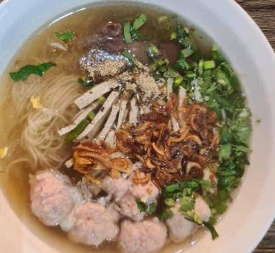 ก๋วยจั๊บ ธรรมดา หมูยอ เลือด หมูเด้ง