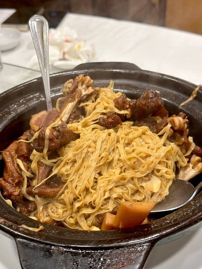 ขาห่านอบบะหมี่ (5 ชิ้น)