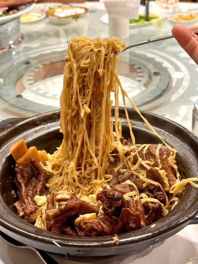 ขาห่านอบบะหมี่ (5 ชิ้น)