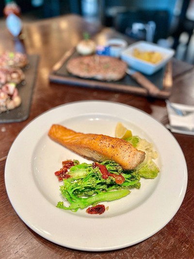 🐋 Salmon Fillet With Pesto Mash. (Price 550++ Baht.)