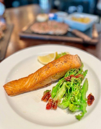 🐋 Salmon Fillet With Festo Mash. (Price 550++ Baht.)