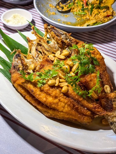 ปลากะพงทอดน้ำปลา