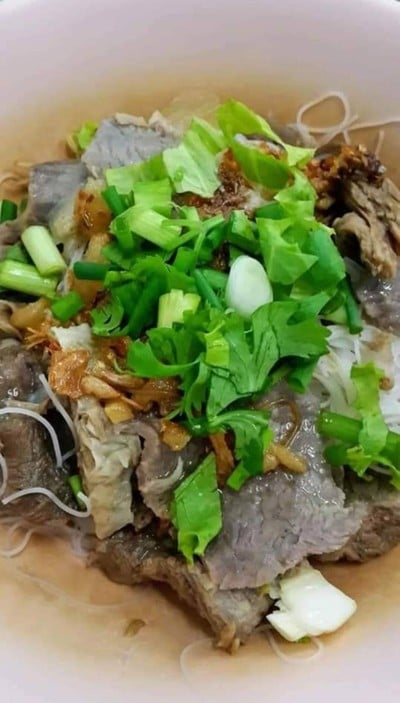 เส้นหมี่แห้งเนื้อสดเนื้อเปื่อย