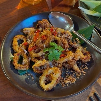 ปลาหมึกคั่วพริกเกลือ