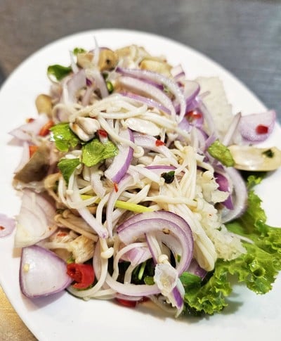 ยำเห็ดเข็มทอง