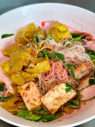 เส้นหมี่เย็นตาโฟต้มยำแห้ง