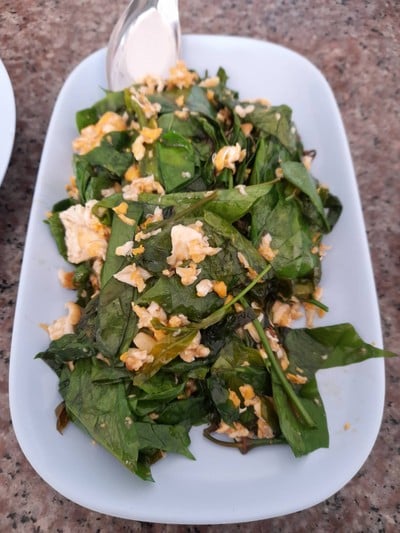 ใบเหลียงผัดไข่