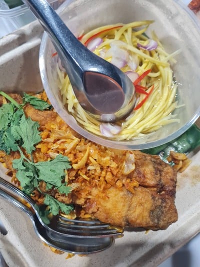 เนื้อปลากระพงทอดขมิ้น