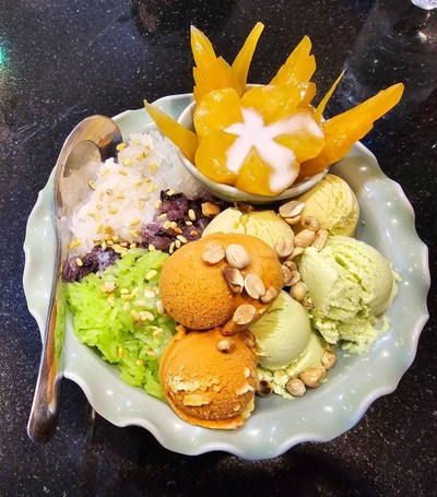 ไอศกรีมไทย(ชุดใหญ่พร้อมข้าวเหนียวมันเชื่อม)