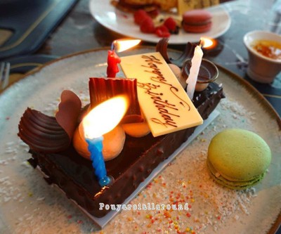 Compliment cake