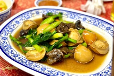 เป๋าฮื้อผัดคะน้าฮ่องกง