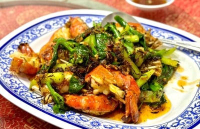 กุ้งแม่น้ำผัดซอสเอ็กโอ