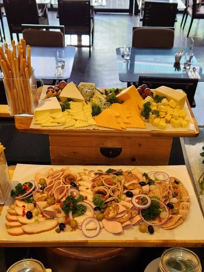 อาหาร หรือ เครื่องดื่ม