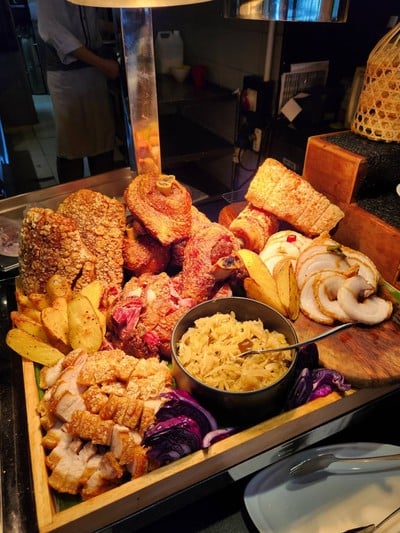 อาหาร หรือ เครื่องดื่ม