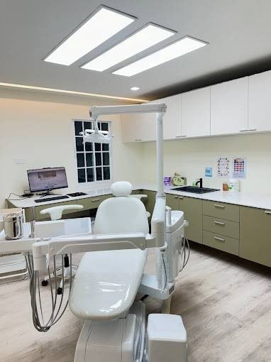 คลินิกทันตกรรมเล็ทสไมล์ลำพูน Let’s smile dental clinic lamphun  -