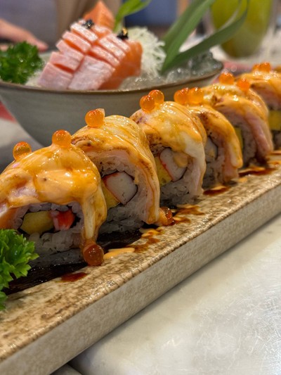 Salmon Engawa Spicy Roll