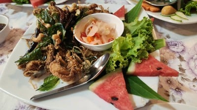 สามชั้นทอดสมุนไพร