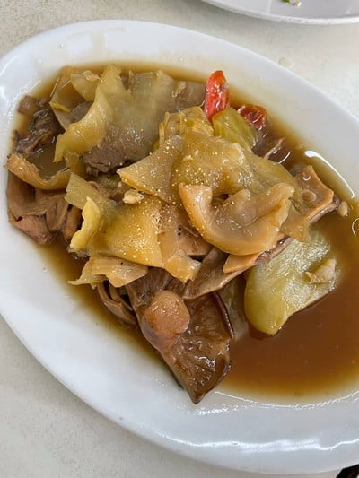 กระเพาะหมูผัดเกี้ยมฉ่าย