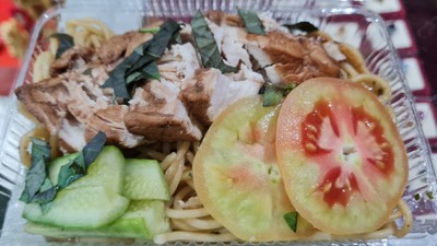 Spaghetti ไก่อบ