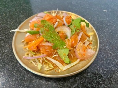 ยำแซลมอน