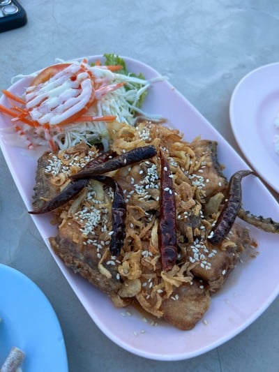 ปลากระพงทอดราดซอสมะขาม