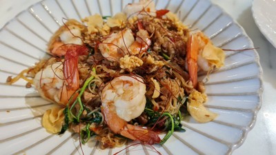 หมี่ผัดกระเฉดกุ้งสด