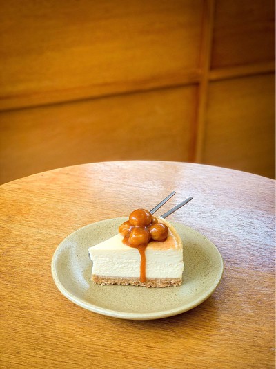salted caramel macadamia cheesecake