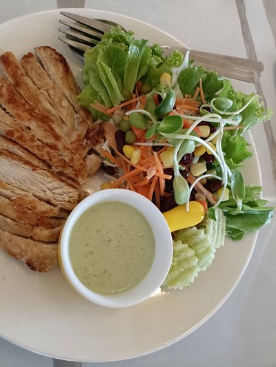 สลัดอกไก่พริกไทดำ