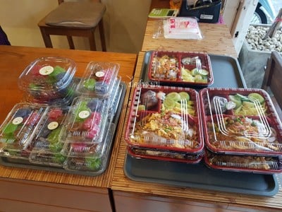 อาหาร หรือ เครื่องดื่ม