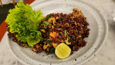 ข้าวผัดหมูย่าง