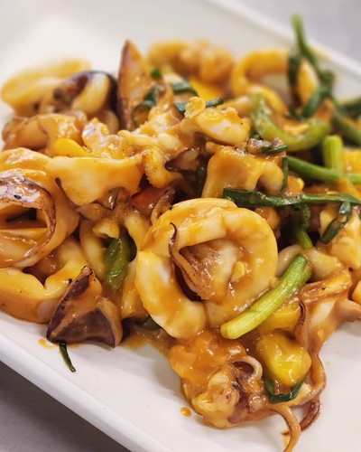 ปลาหมึกผัดไข่เค็ม