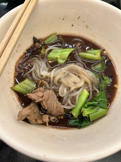 ก๋วยเตี๋ยวเนื้อวัว น้ำตก