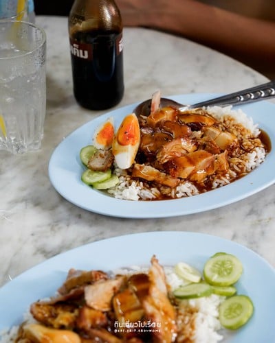 ข้าวหมูแดงหมูกรอบ (ธรรมดา)