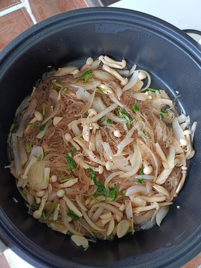 เห็ดอบวุ้นเส้น ฉบับไม่ใส่ขิง เห็ดอบวุ้นเส้น ฉบับไม่ใส่ขิง