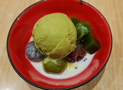 ไอศครีมชาเขียวในน้ำเต้าหู้