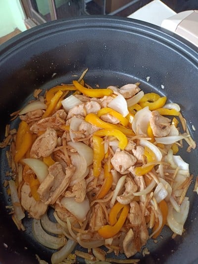 อกไก่ผัดขิง